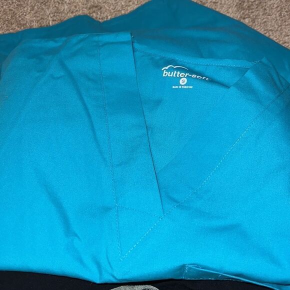 Butter-soft scrub top  - Picture 3 of 3